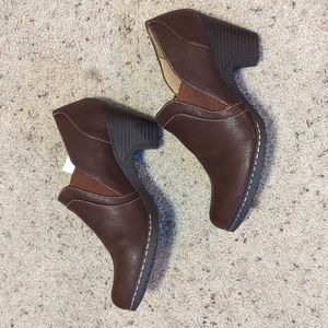Brand New. Women's Croft & Barrow Ortholite brown booties. Size 9.5
